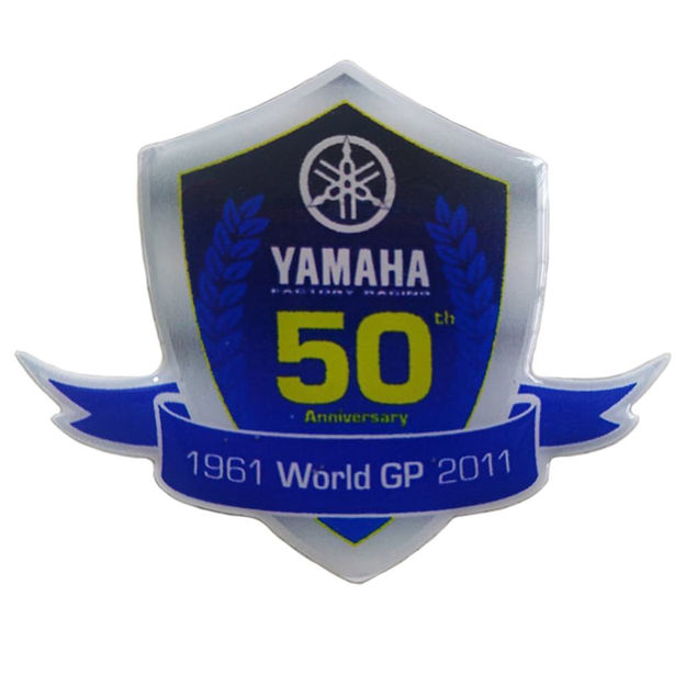 Imagen de Calcomania Aniversary Yamaha 50 Años Hidrogel Yamaha Dte Calimatic Trail Rx100 Rx115 Rx125 Rx135 Rs100 Dtk Xtz Yb125 5VL 6,3x5cm